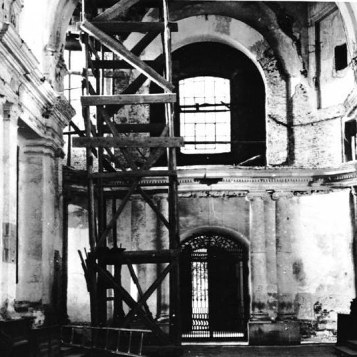 Wnętrze bazyliki świętokrzyskiej z roku 1936