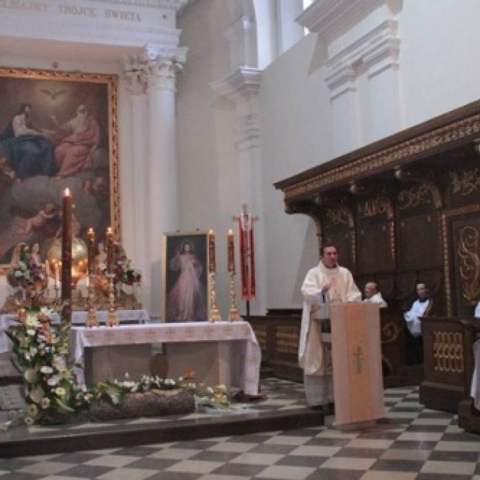 Homilię podczas porannej Eucharystii w poranek wielkanocny wygłosił o. Andrzej Korda OMI, Wikariusz Prowincjalny