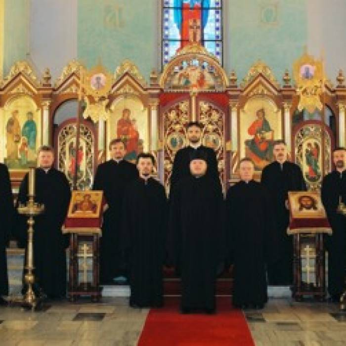 Chóru OKTOICH pod dyrekcją protodiakona księdza Grzegorza Cybulskiego.